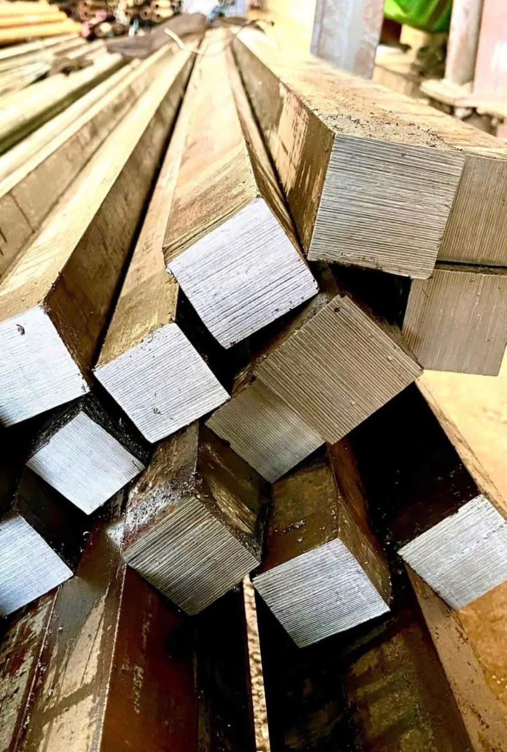 Vuông đặc thép nhiều kích thước